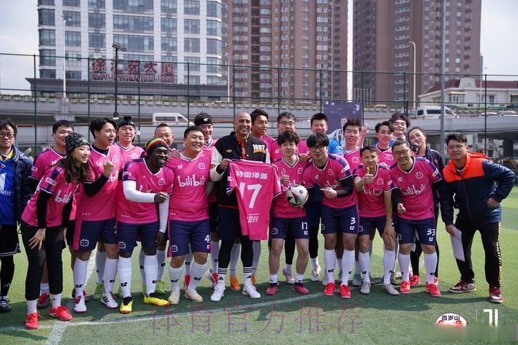 中国足球名宿辅导团走进海南 助力青少年足球人才培养